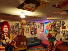 The Clown Motel: A motel full of clowns in Nevada The Clown Motel